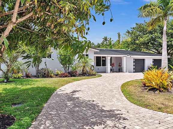 3rd image of 5121 NE 30th Ter