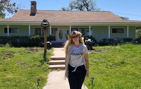 Howdy, welcome home. Front of home view.