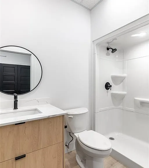 138 King St W #204 — Photo 11