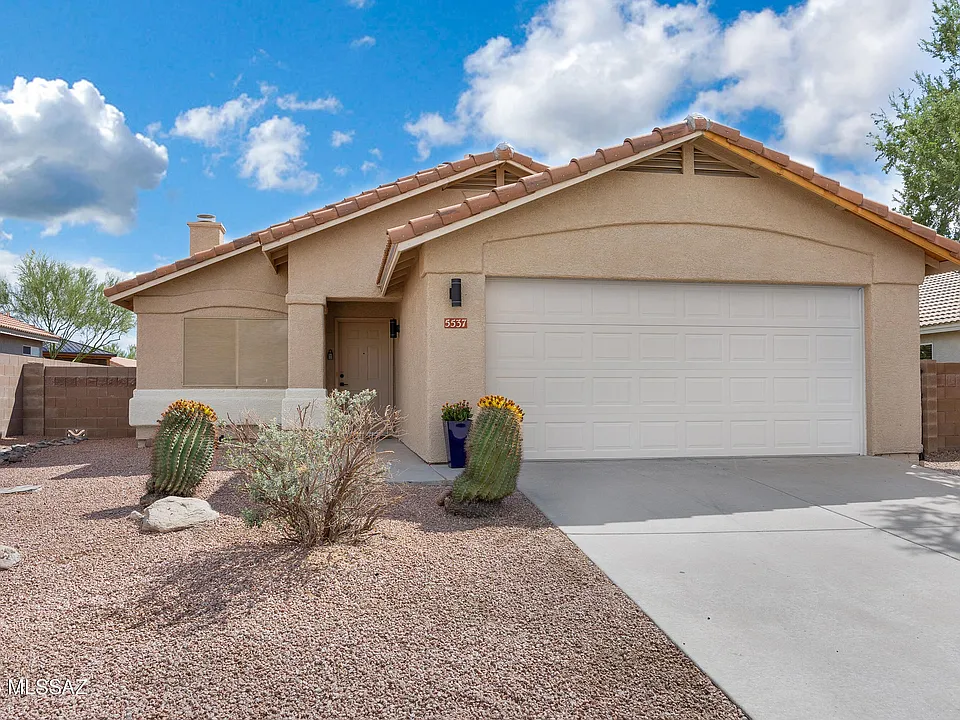 5537 W Panther Butte St