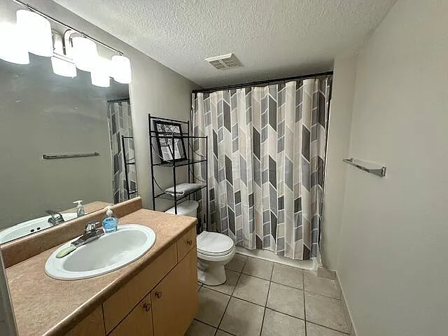 402 Villa Cir #402 — Photo 17