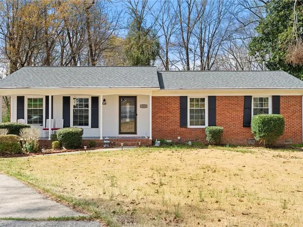 860 Duckview Ct, Winston Salem, NC 27106