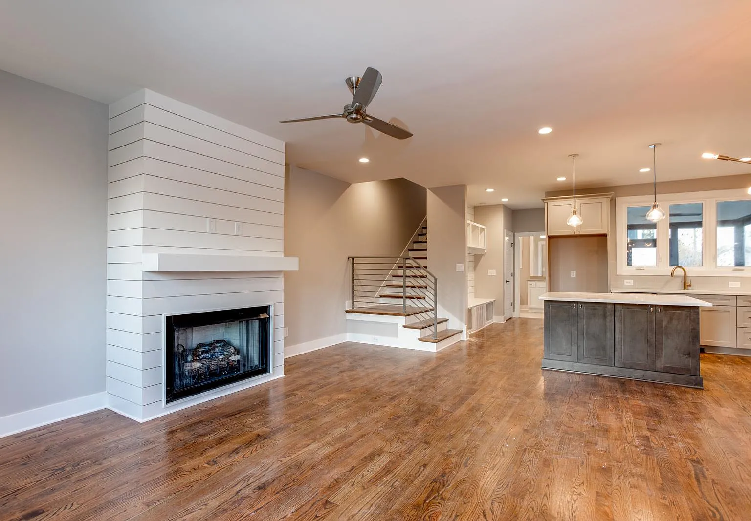 3 bed, 2122 sqft, $3,850 — Photo 4