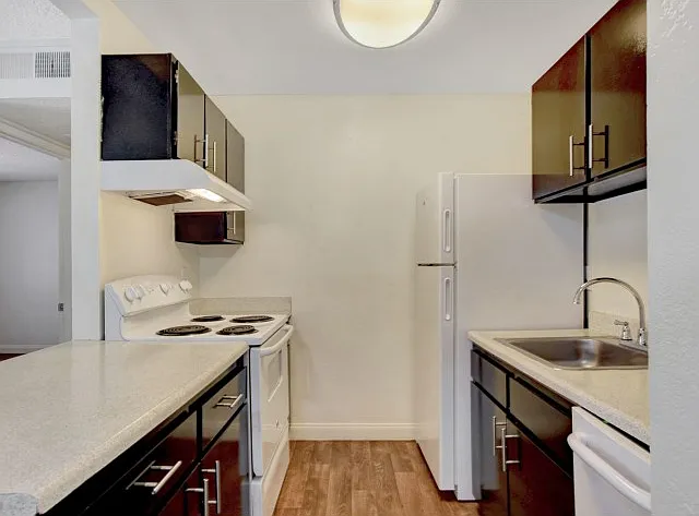 Paradise Square | Apartments For Rent in Las Vegas