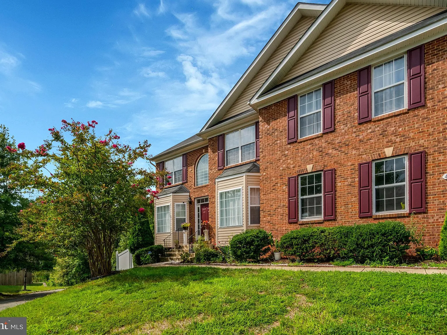 2 bed, 1.0 bath, 2774 sqft, $2,000 — Photo 2