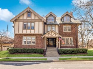 2907 E Linnwood Ave, Milwaukee, WI 53211