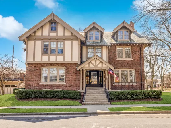 2907 East Linnwood AVENUE, Milwaukee, WI 53211