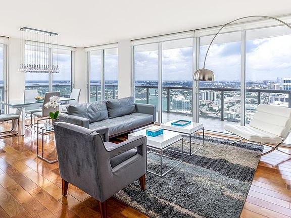5th image of 6365 Collins Ave #3900