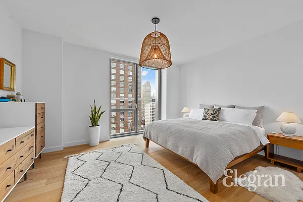 Sold by (Legacy) Elegran | media 4