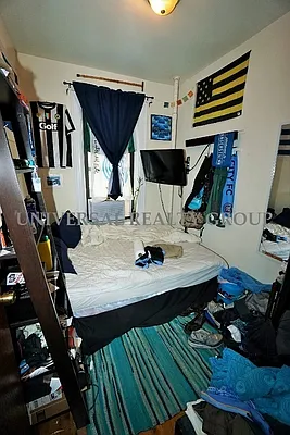 Rented by Universal Realty Group | media 22