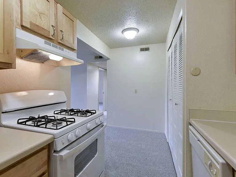 Old Monterey Apartments — Photo 28