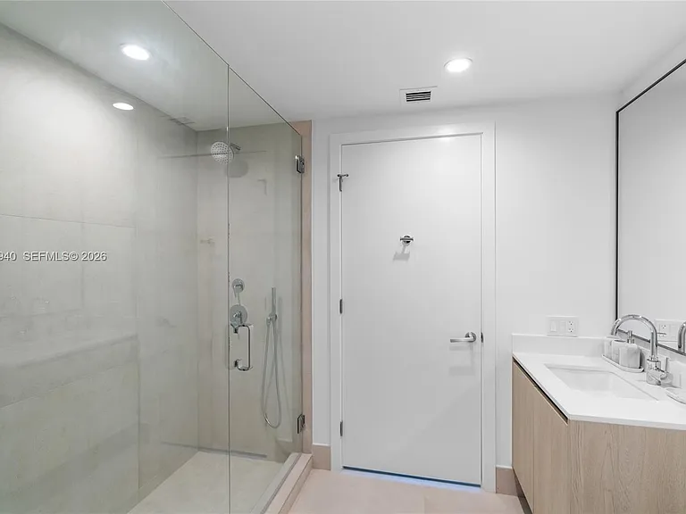9221 E Bay Harbor Dr #408 — Photo 18