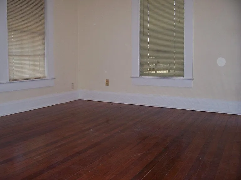 912 W Henry Ave — Photo 6