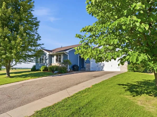 121 Shire Rd N, Watkins, MN 55389