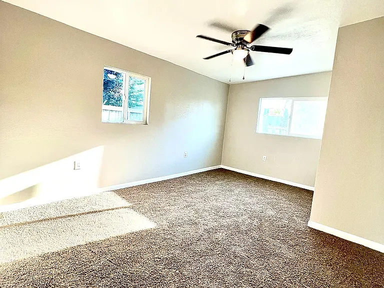 930 Sunnyside Ave — Photo 8