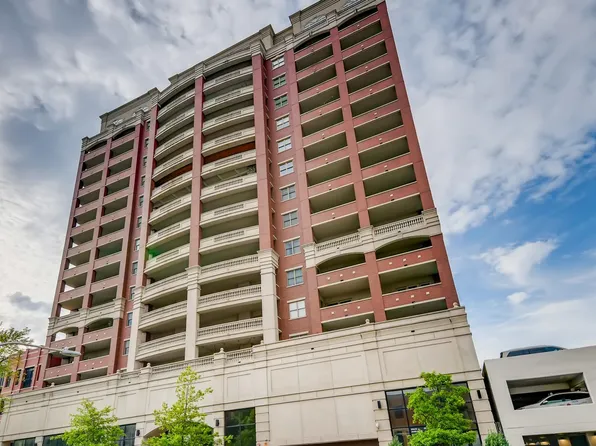 828 W Grace St APT 502, Chicago, IL 60613