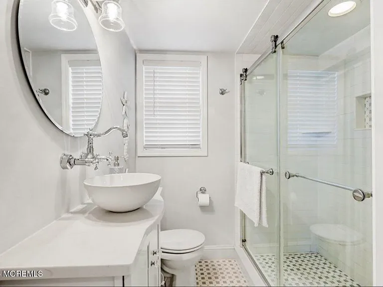 102 Manor Dr — Photo 8