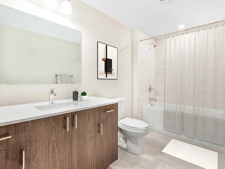 1355 Commissioners Rd W — Photo 10