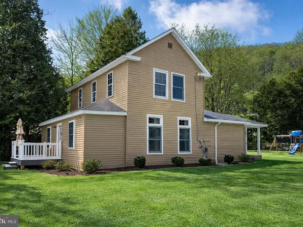 82 Railroad St, Grantsville, MD 21536