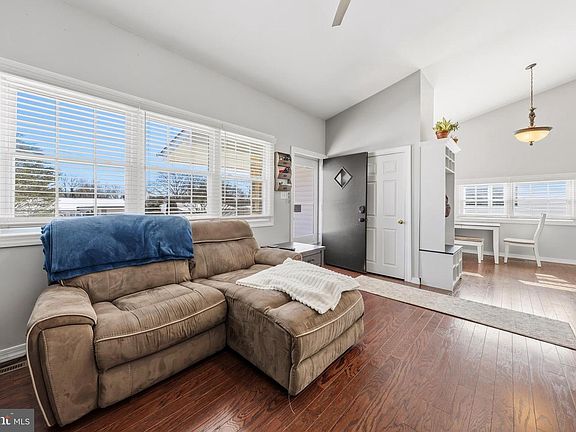 4th image of 315 Walker Rd