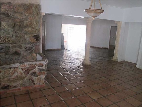 4th image of 2050 Alamanda Dr