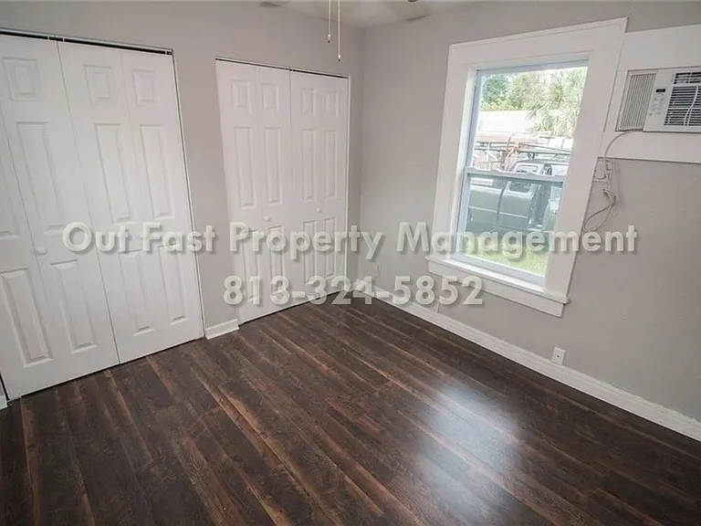 226 SW Lincoln Cir N #B — Photo 3