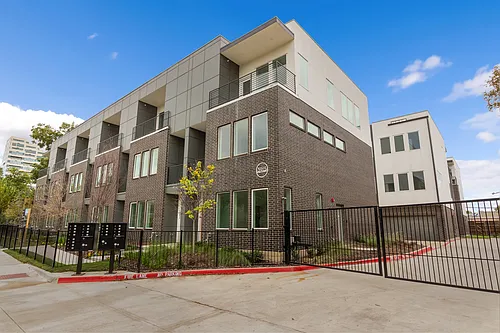 3915 N Hall St #305 Photo 1