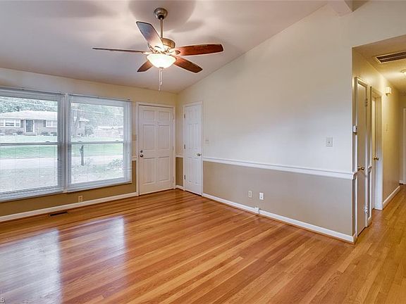 4th image of 2713 Lilac Dr