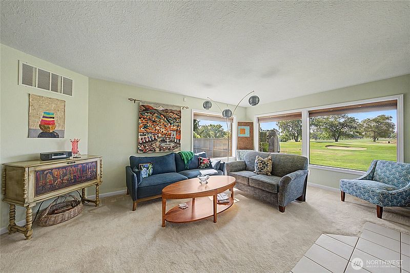 4th image of 725 Canterbury Road NW