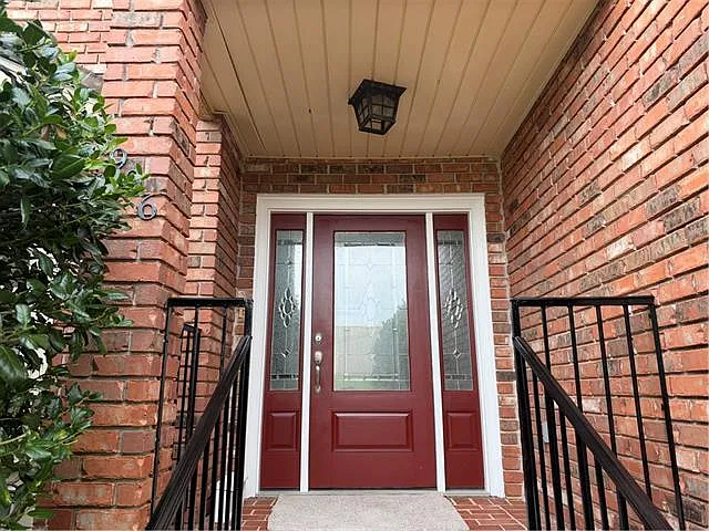 3 bed, 3.0 bath, 2000 sqft, $2,300 — Photo 2