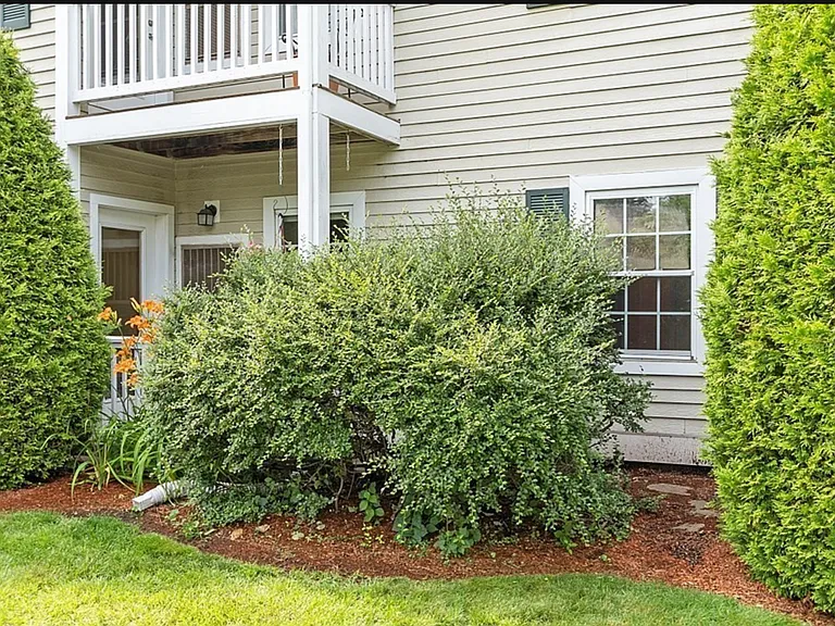 650 Brookside Dr #D — Photo 4