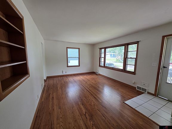 2nd image of 2827 S 39th St