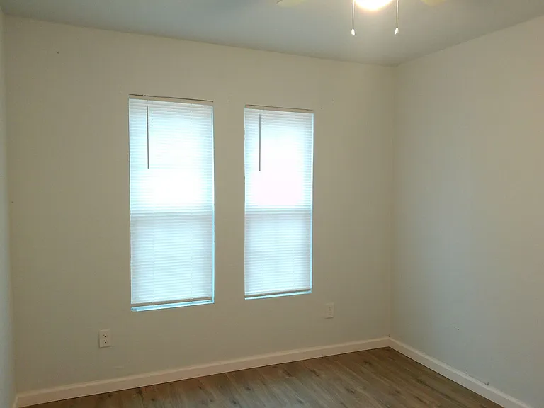 225 Watson St — Photo 13
