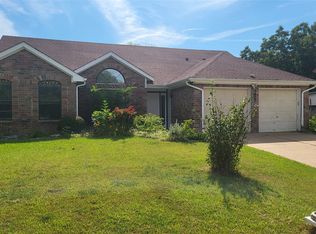 1402 Glenwillow Dr, Arlington, TX 76018