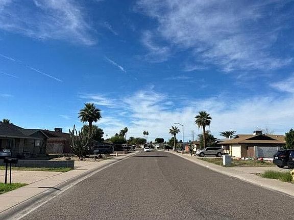 4th image of 4742 W Paradise Dr