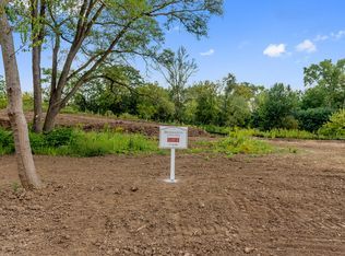 911 Maya Ct, Glen Ellyn, IL 60137