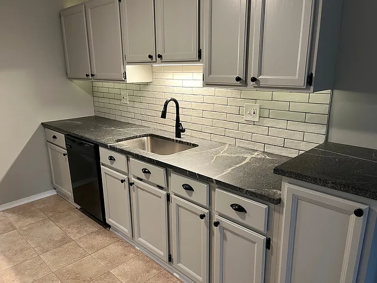 460 Lynetree Dr — Photo 12
