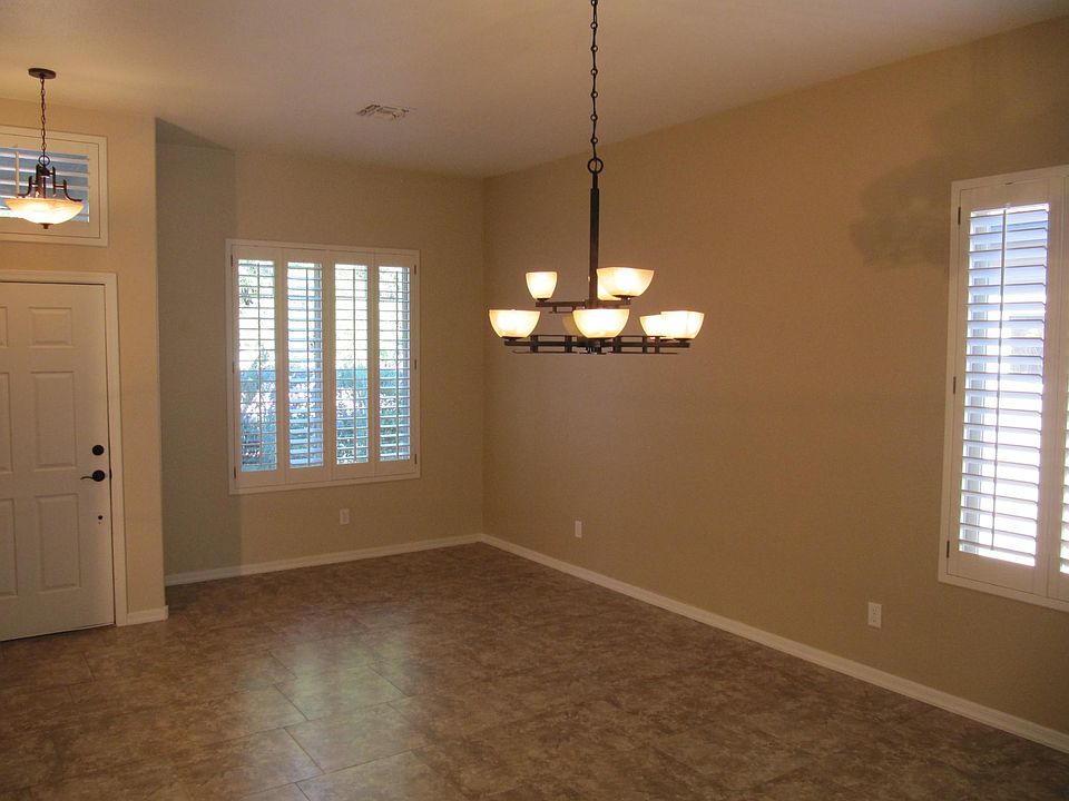 1st image of 992 N Avenida Jeanine