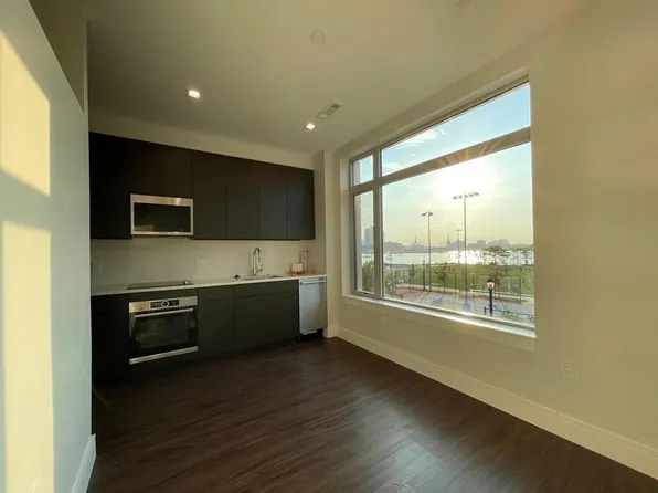 99 Sumner St #213, Boston, MA 02128