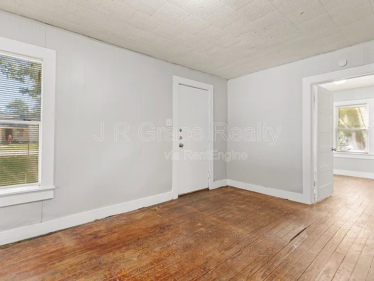 802 W Navasota St — Photo 18