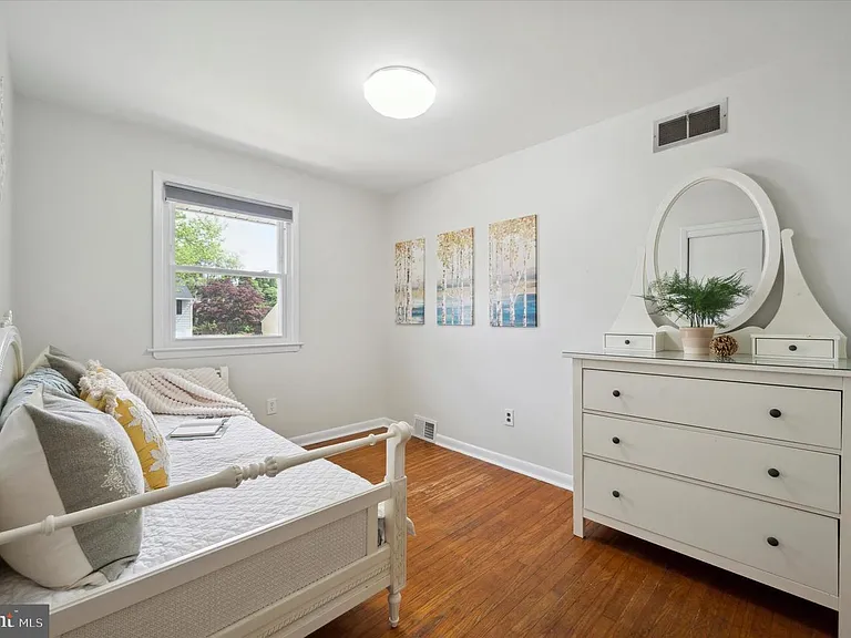330 Williams Rd — Photo 15