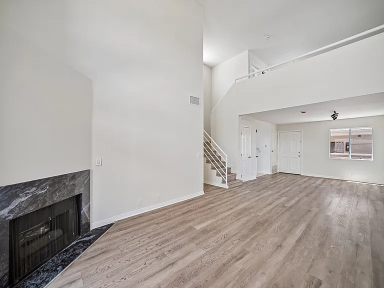 1939 N Tamarind Ave #1 — Photo 18