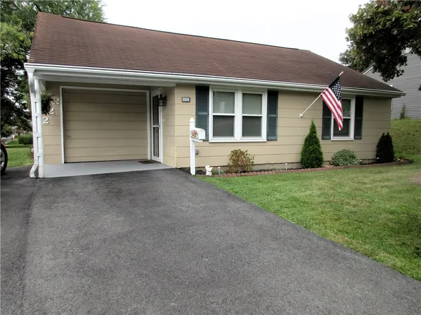 222 Florida Dr, New Kensington, PA 15068