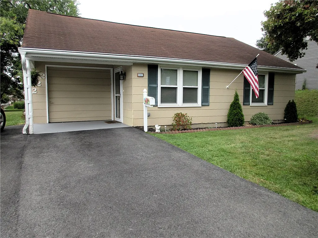 222 Florida Dr photo 1