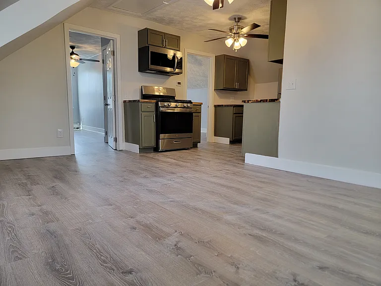 10 Hillhurst Ave #3 — Photo 2