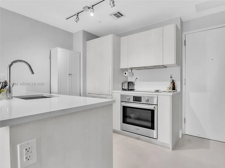 501 NE 31st St #1105 — Photo 4