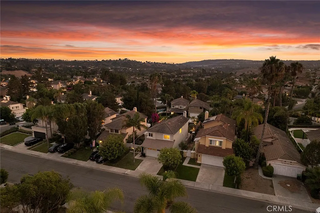 3 bed, 2.5 bath, 1658 sqft, $5,600 — Photo 3