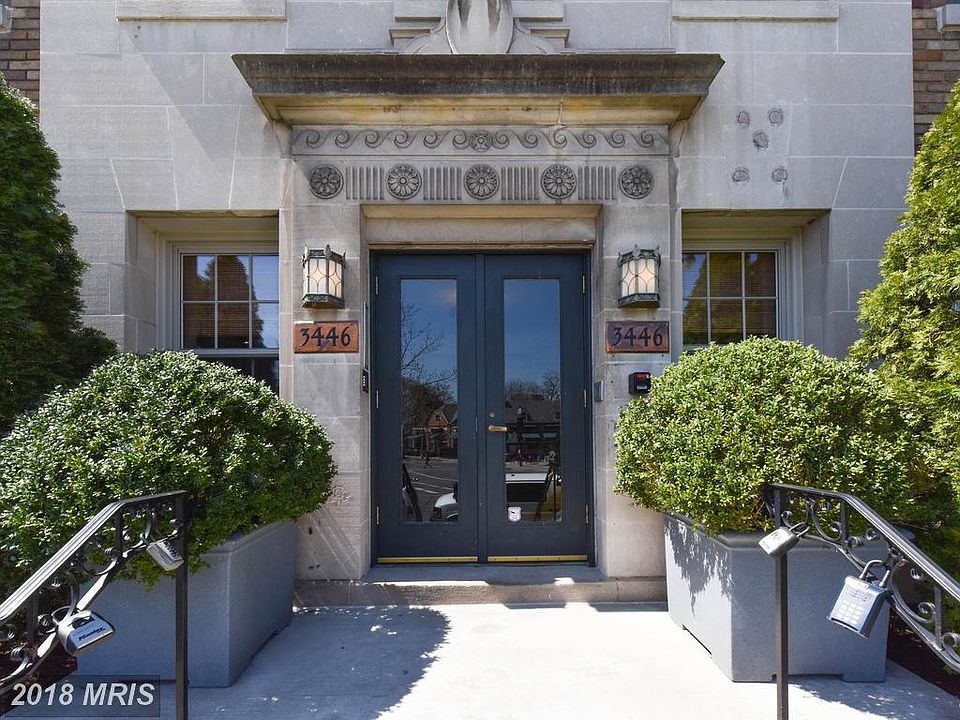 Deco Building, cc 1935