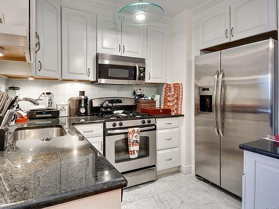 4th image of 2621 Palisade Ave APT 3G