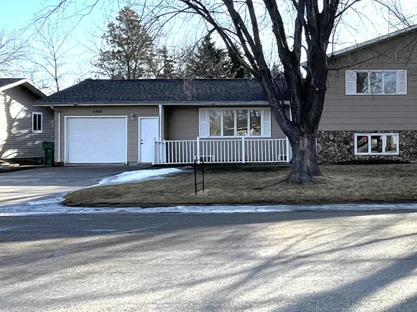 490 Joal Dr, Carrington, ND 58421